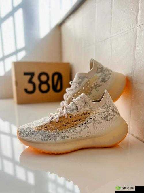 YEEZY380 蜜桃粉遇上纯白色:一场时尚色彩的奇妙邂逅